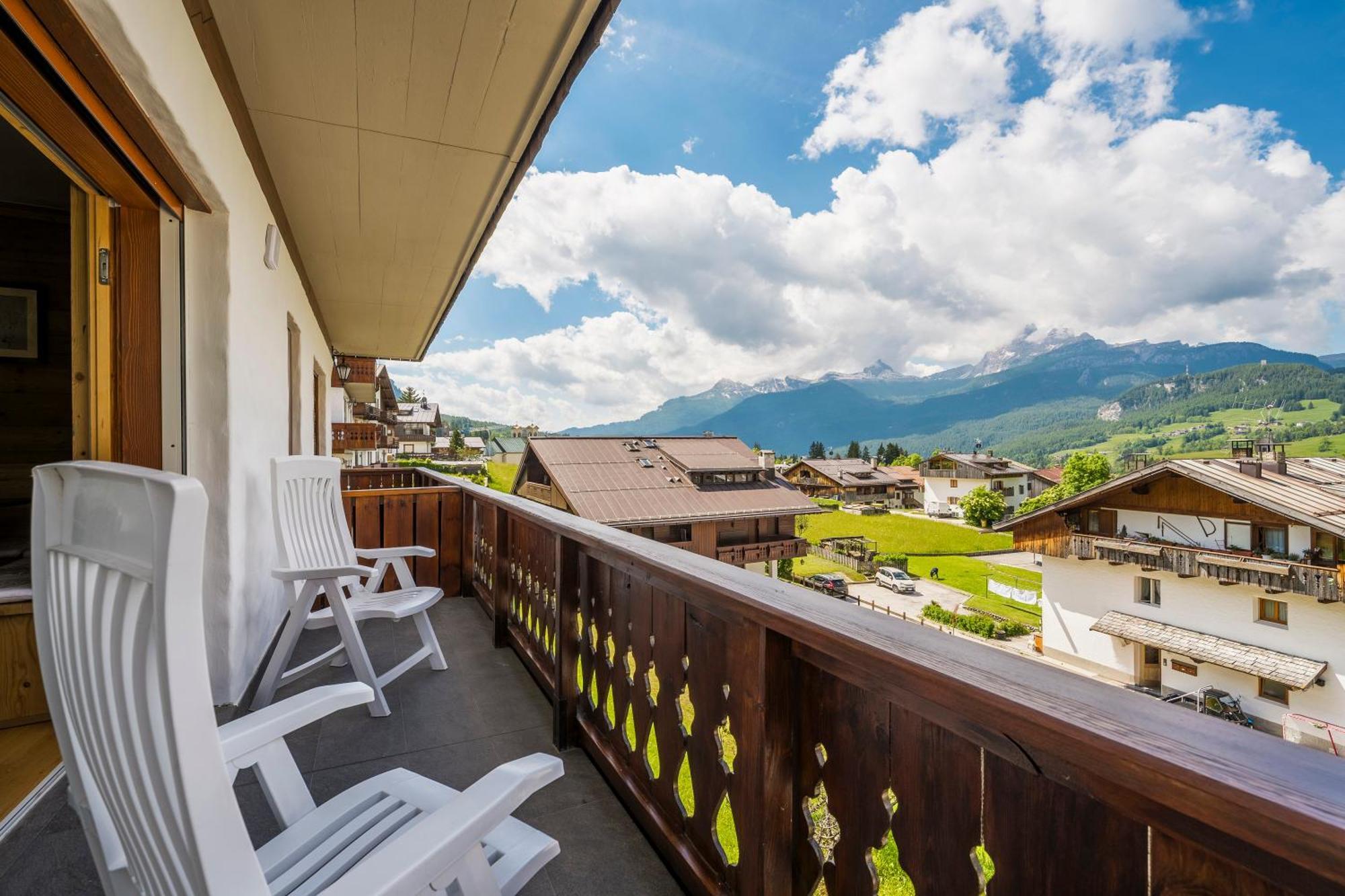 Chalet Belvedere - Dolomiti Skyline Cortina dʼAmpezzo Exteriör bild